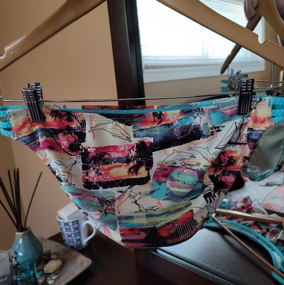Colorful Beach Print Bikini Set - Picture 6 of 12